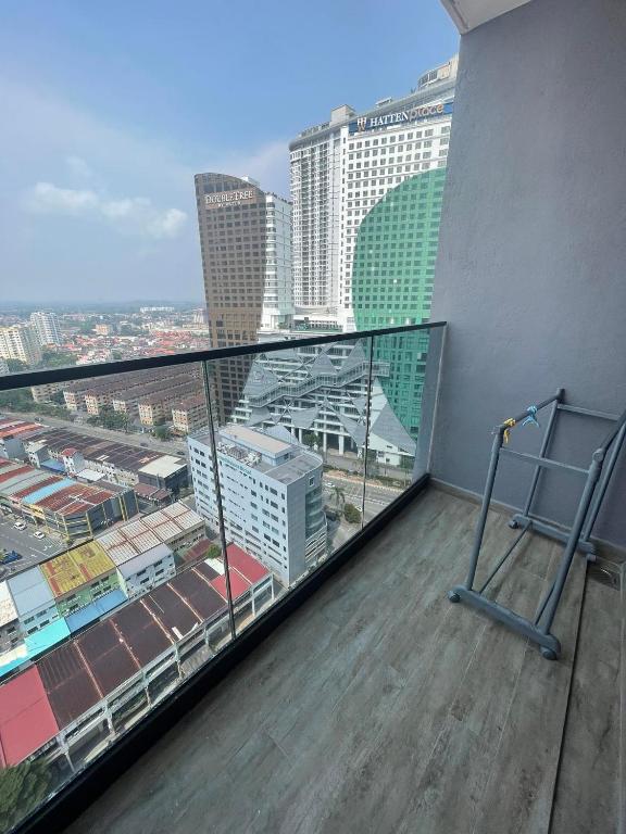 Melaka Imperio Residence with Wifi and PoolSeaview - Deluxe King Studio