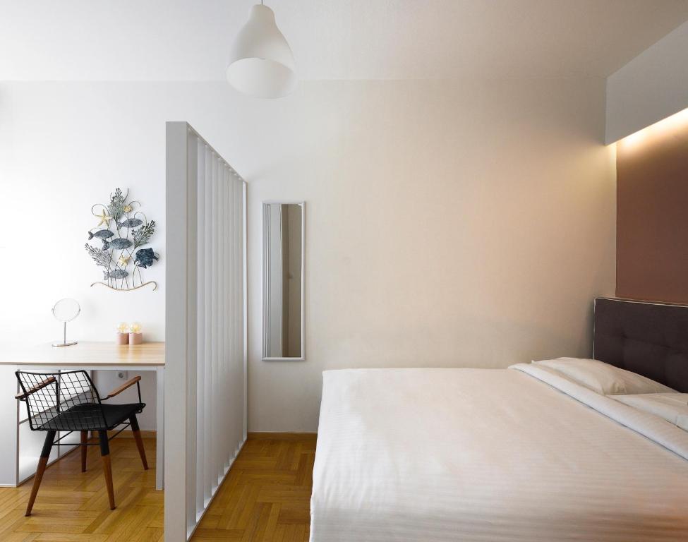 Postel nebo postele na pokoji v ubytování Blu & Marrone Suites-parking included