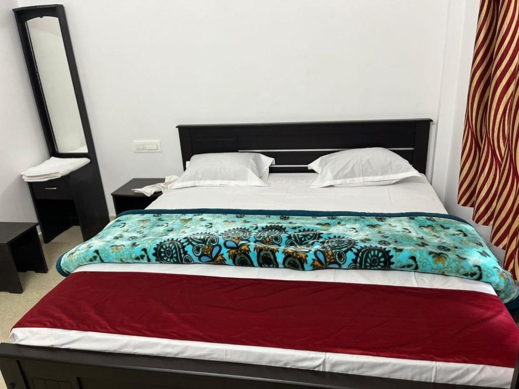 Postel nebo postele na pokoji v ubytování REHMANS HOMESTAY