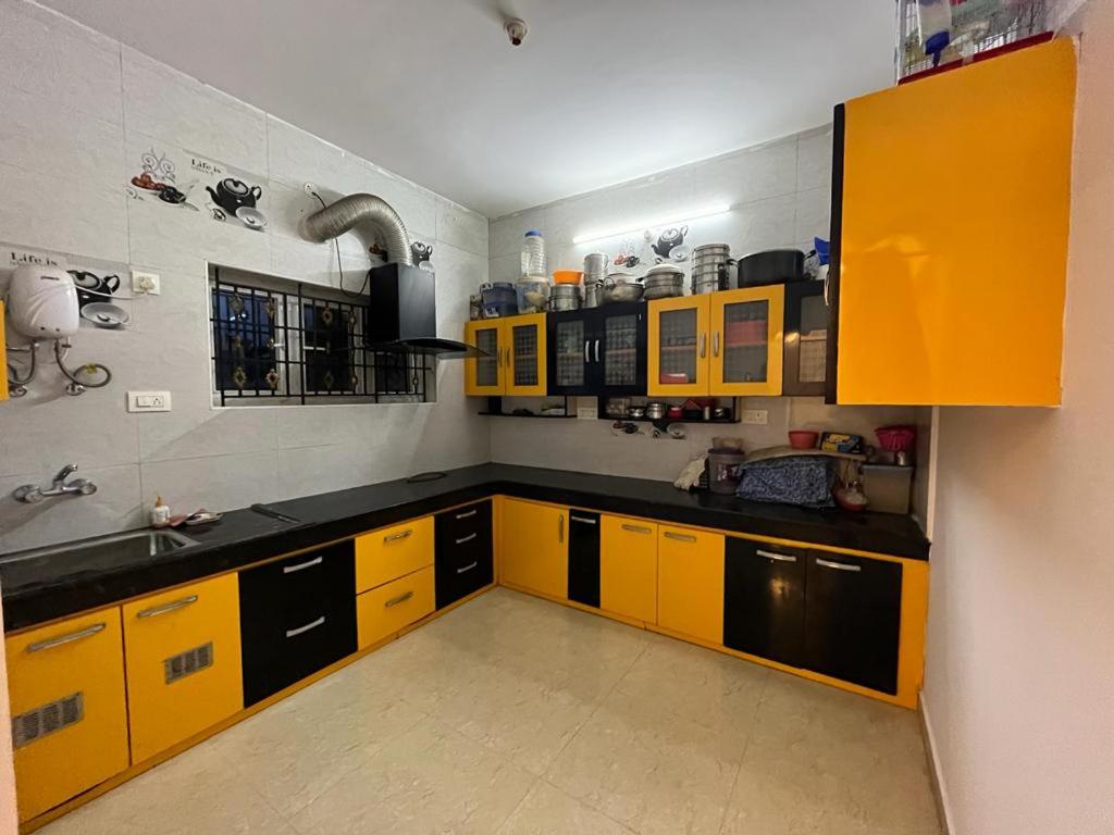 Kuchyň nebo kuchyňský kout v ubytování REHMANS HOMESTAY
