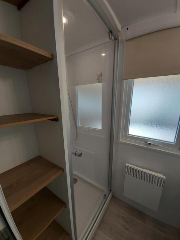 Fotografia z galérie ubytovania Location mobile home 6 personnes a fréjus v destinácii Fréjus