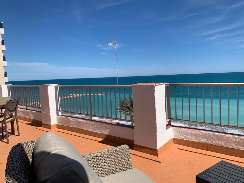 a balcony with a view of the ocean at Atico Mosean in Vinaròs
