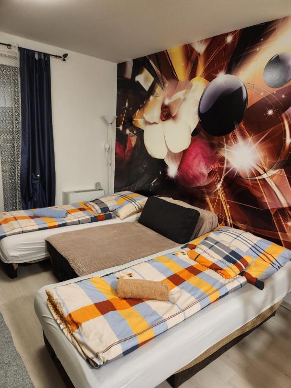 A bed or beds in a room at Orsi Apartman Kecskemét