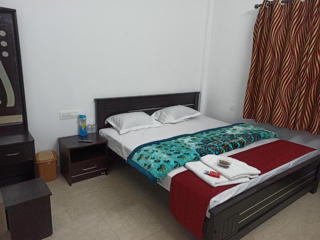 Postel nebo postele na pokoji v ubytování REHMANS HOMESTAY