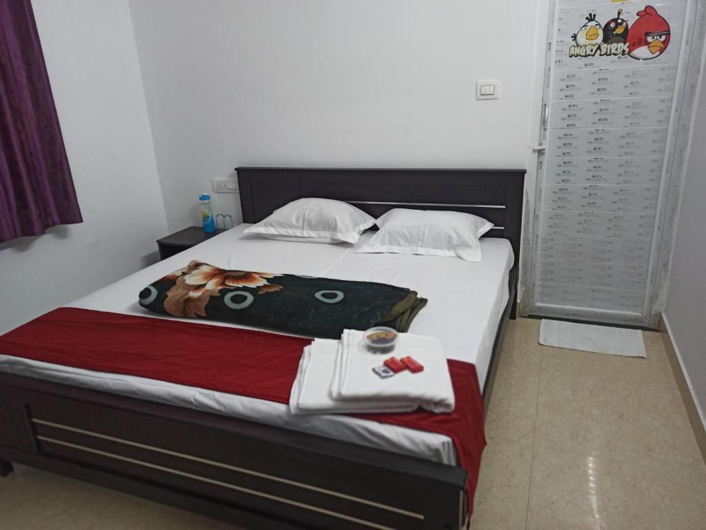 Postel nebo postele na pokoji v ubytování REHMANS HOMESTAY