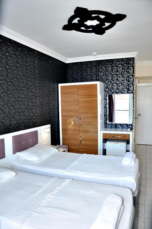 Postel nebo postele na pokoji v ubytování Saygılı Beach Hotel