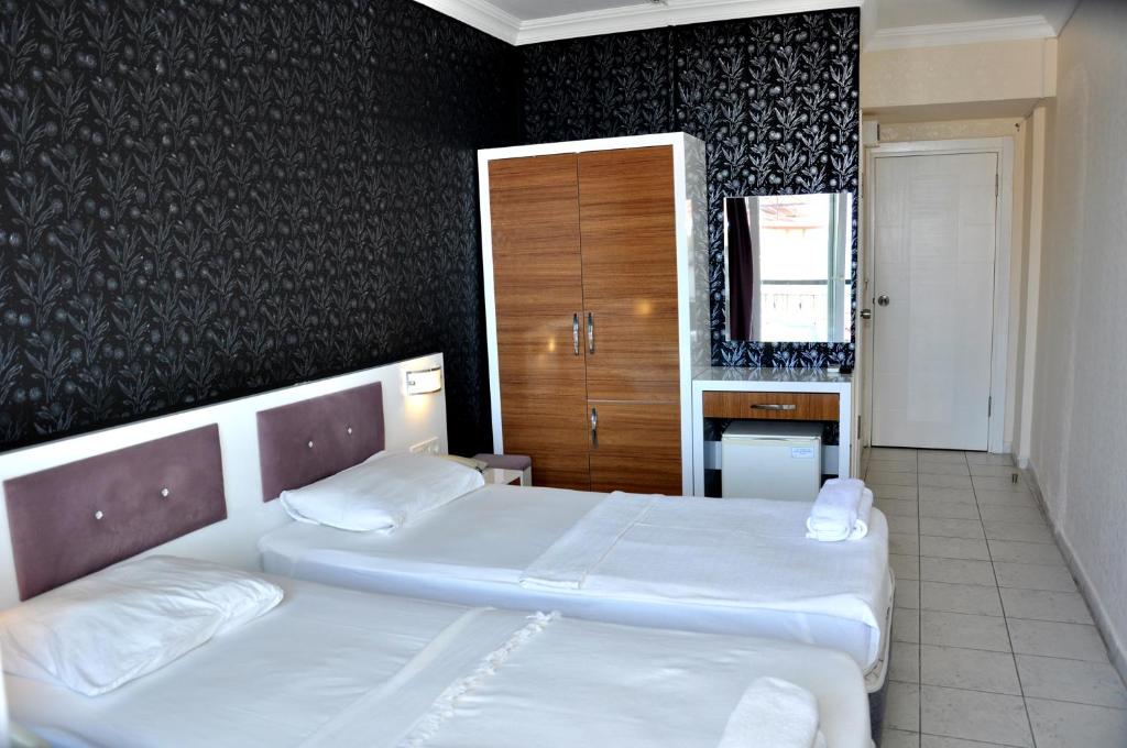 Postel nebo postele na pokoji v ubytování Saygılı Beach Hotel