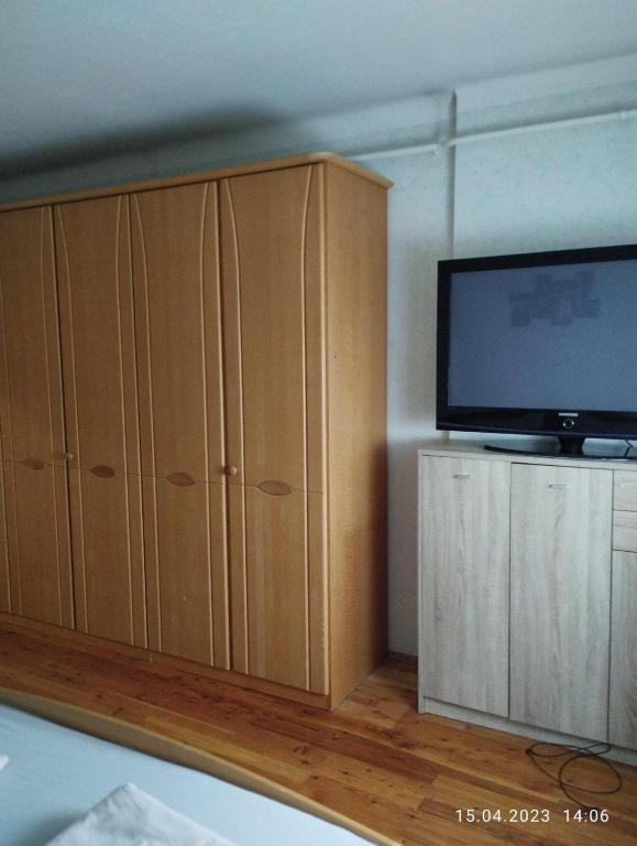 Uma televisão e/ou sistema de entretenimento em Graz-Apartments 01