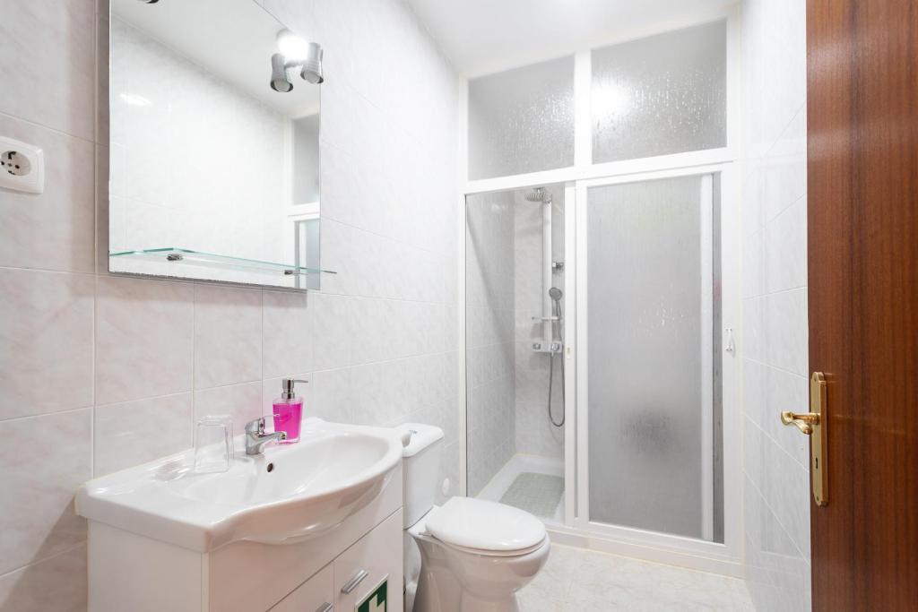 Uma casa de banho em Casa Monteiro - Piscina Interior Aquecida