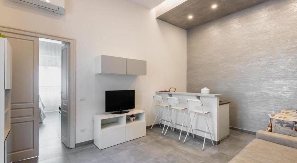 A television and/or entertainment centre at Casa vacanza il Gelsomino Magico