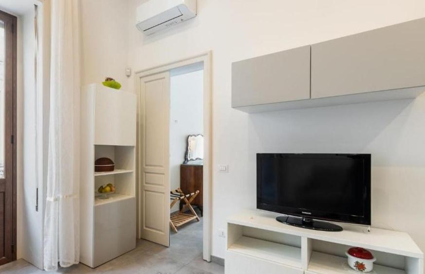 A television and/or entertainment centre at Casa vacanza il Gelsomino Magico