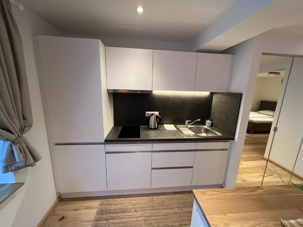 Kuchyň nebo kuchyňský kout v ubytování Apartmenthaus Wagner