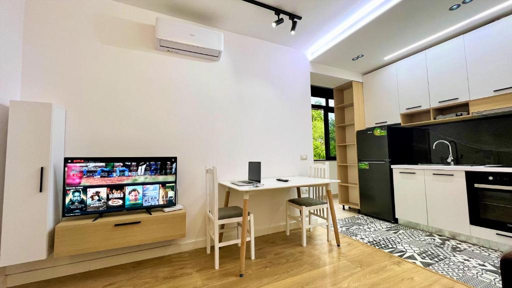 Comfy Modern Urban Apartment - Central - Image 1