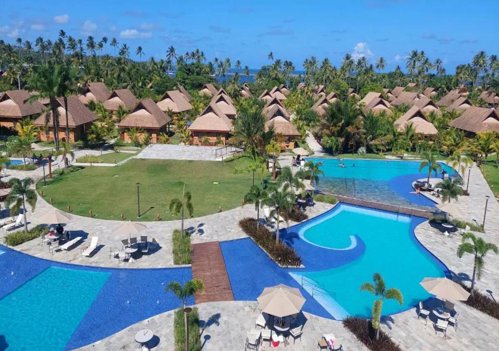 une vue aérienne des piscines du complexe dans l'établissement FLAT 227 l Eco Resort - Praia dos Carneiros - Ao lado da Igrejinha, à Tamandaré