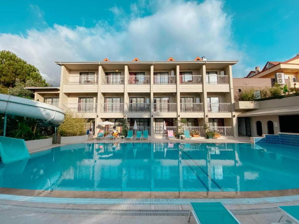 Bazén v ubytování Ölüdeniz 1+1 Modern SummerHouse Wıth Swımmıng Pool nebo v jeho okolí