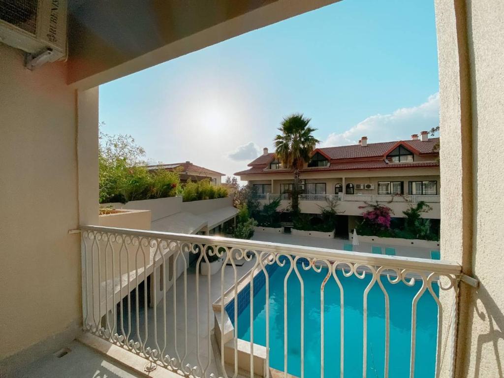 Bazén v ubytování Ölüdeniz 1+1 Modern SummerHouse Wıth Swımmıng Pool nebo v jeho okolí
