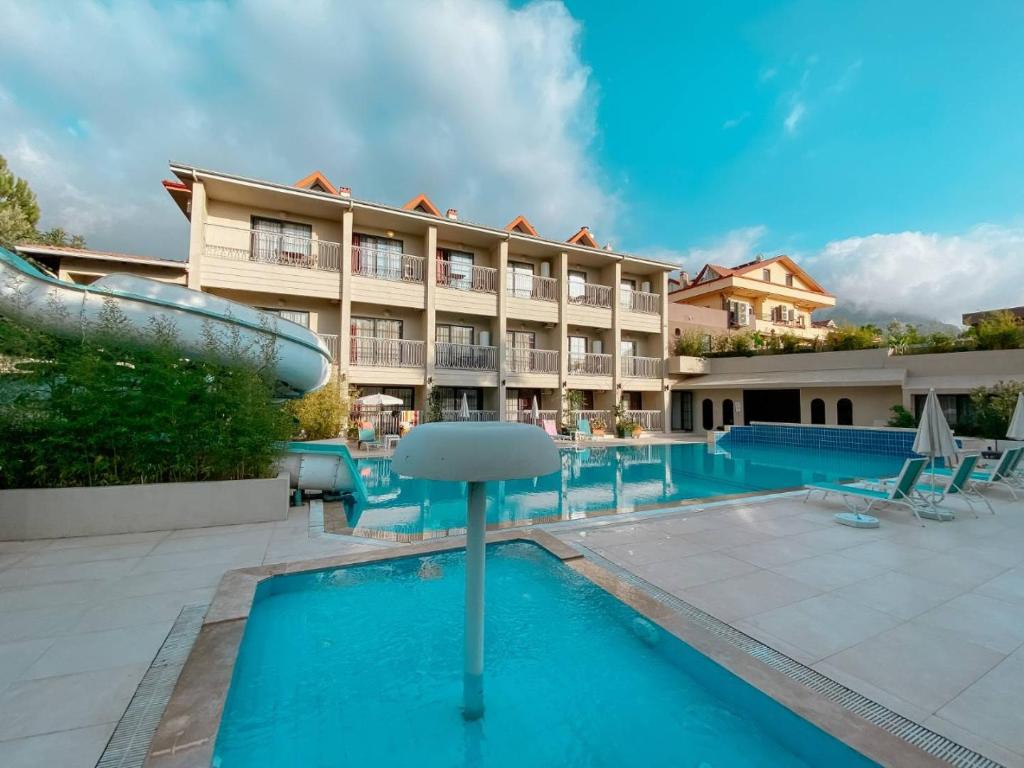 Bazén v ubytování Ölüdeniz 1+1 Modern SummerHouse Wıth Swımmıng Pool nebo v jeho okolí