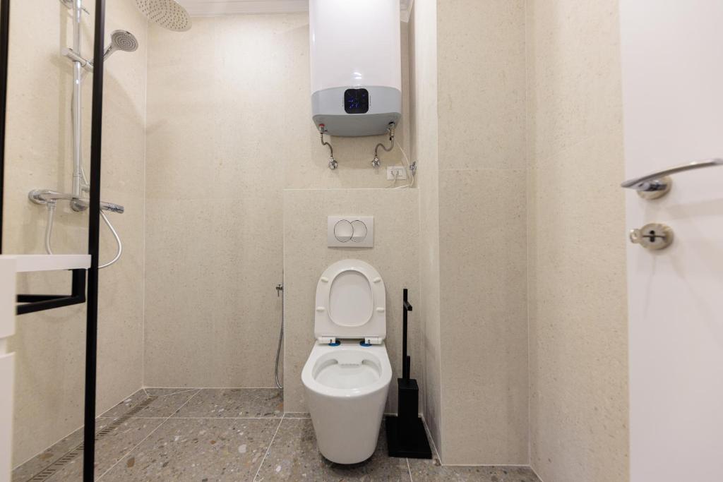 One-bedroom rooftop skyline central hidden gem in Tirana - Image 3