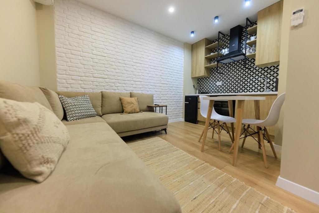 One-bedroom rooftop skyline central hidden gem in Tirana - Image 4