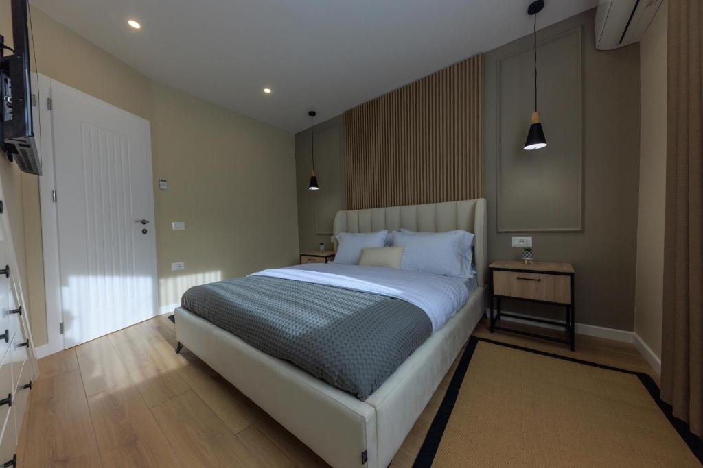 One-bedroom rooftop skyline central hidden gem in Tirana - Image 2
