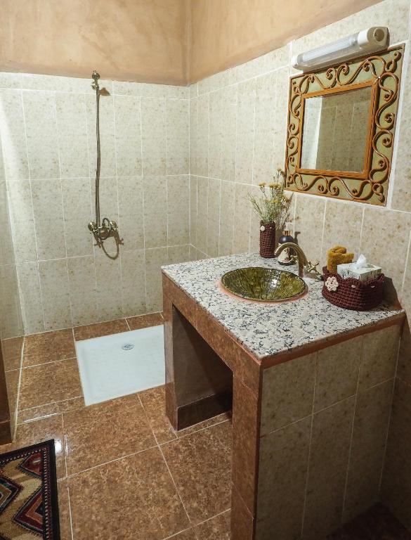 Vannituba majutusasutuses Riad Imuhar