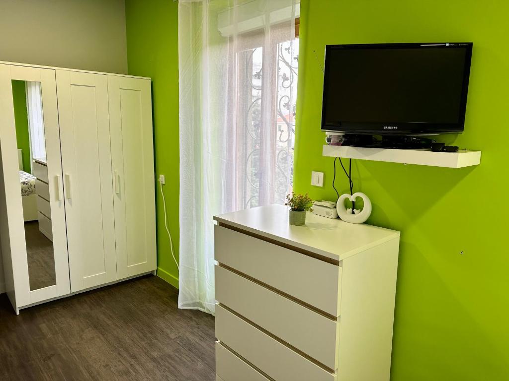 Televízia a/alebo spoločenská miestnosť v ubytovaní Das Hostel Rijeka