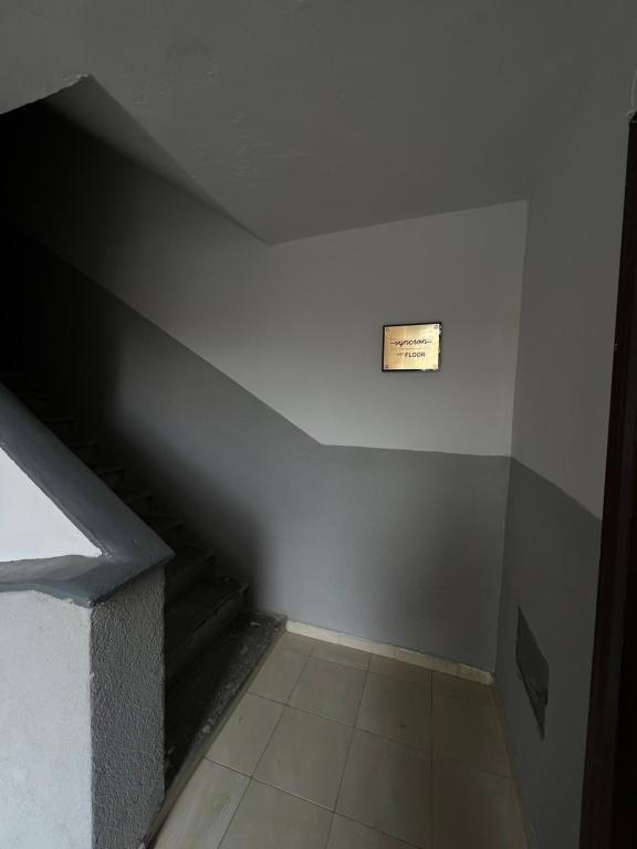 One-bedroom rooftop skyline central hidden gem in Tirana - Image 9