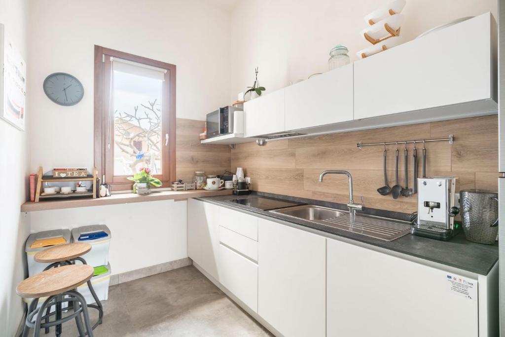 Kuchyň nebo kuchyňský kout v ubytování Villa Licari Stagnone