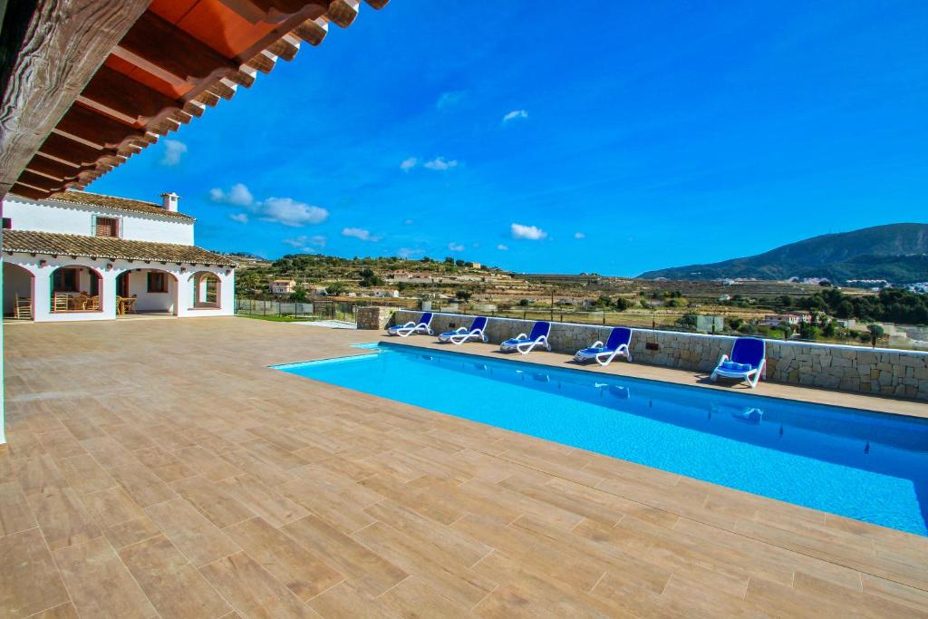 Villa con piscina y vistas en Rosalia - holiday home with panoramic view and private pool in Teluda, en Teulada