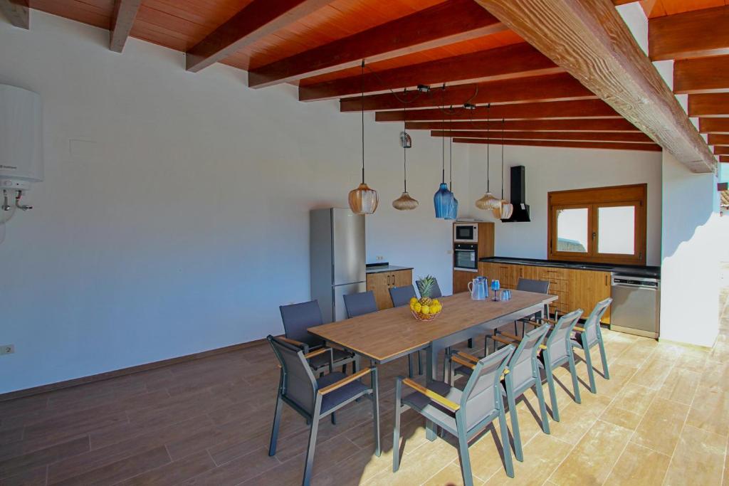 Kuchyň nebo kuchyňský kout v ubytování Rosalia - holiday home with panoramic view and private pool in Teluda