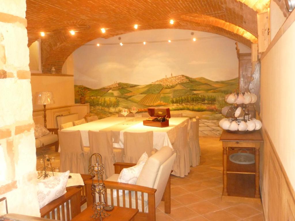 Restauracja lub miejsce do jedzenia w obiekcie Cascina Manu