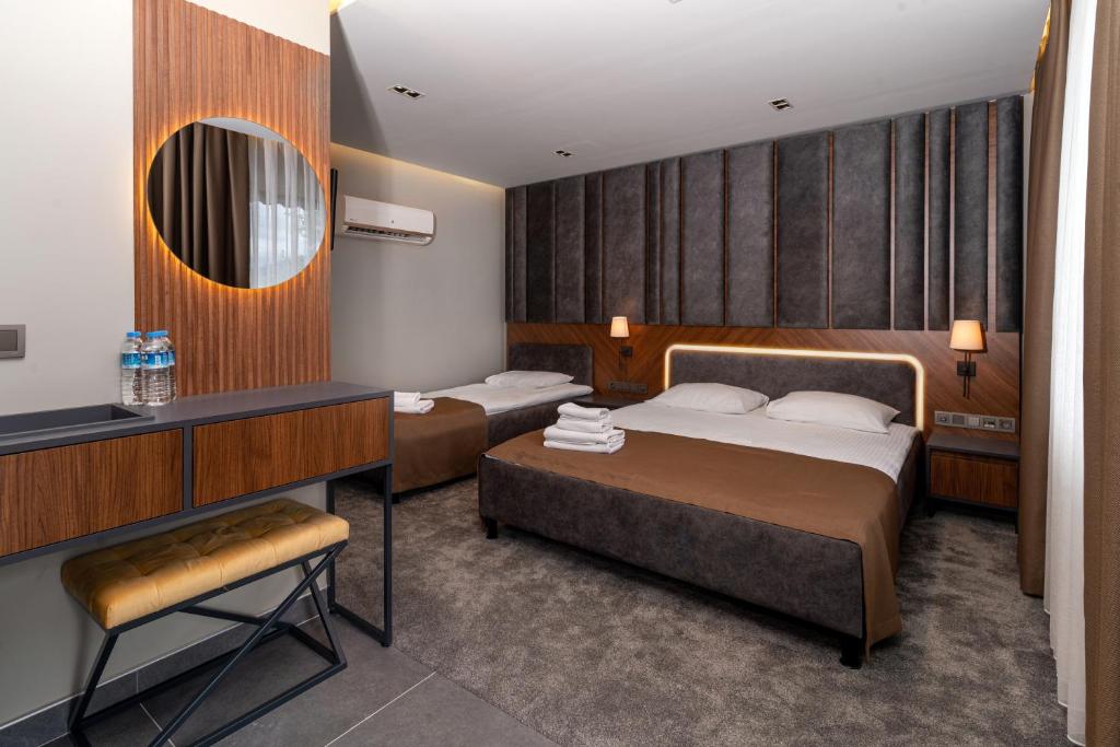 Postel nebo postele na pokoji v ubytování Assos Kartal Yuvasi Hotel