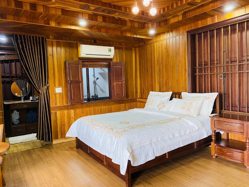 Postel nebo postele na pokoji v ubytování Khamy Riverside Villa