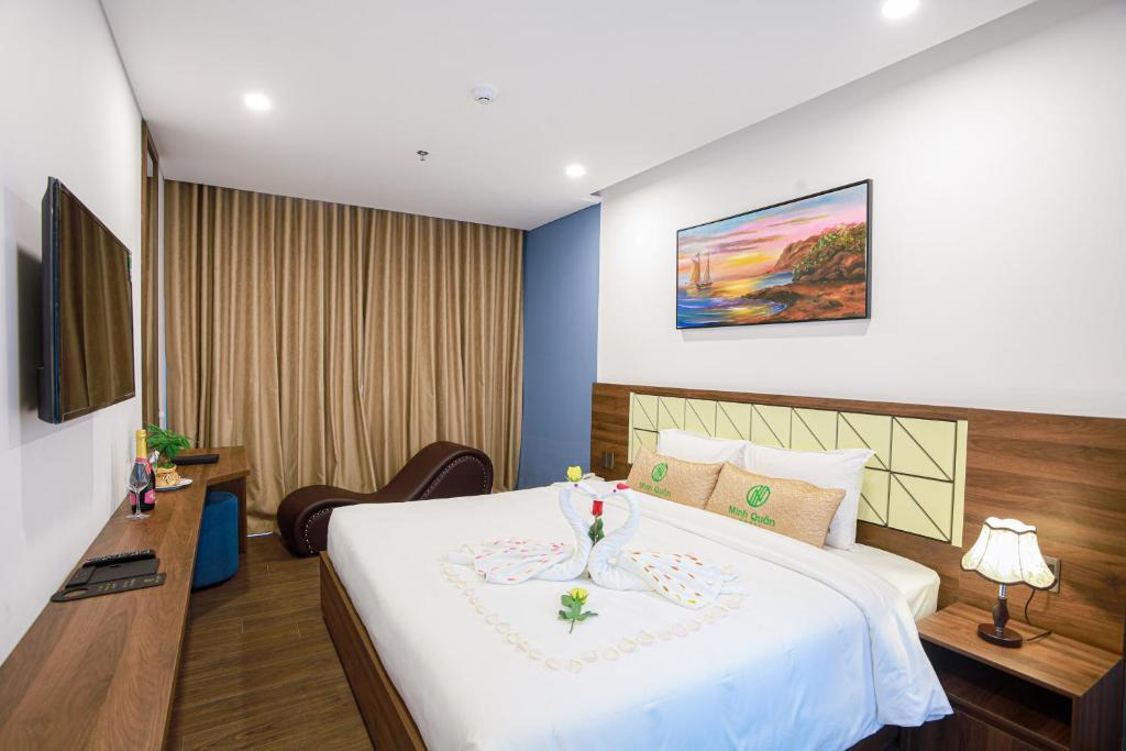 Postel nebo postele na pokoji v ubytování Minh Quan Hotel - Da Nang Center By HOS