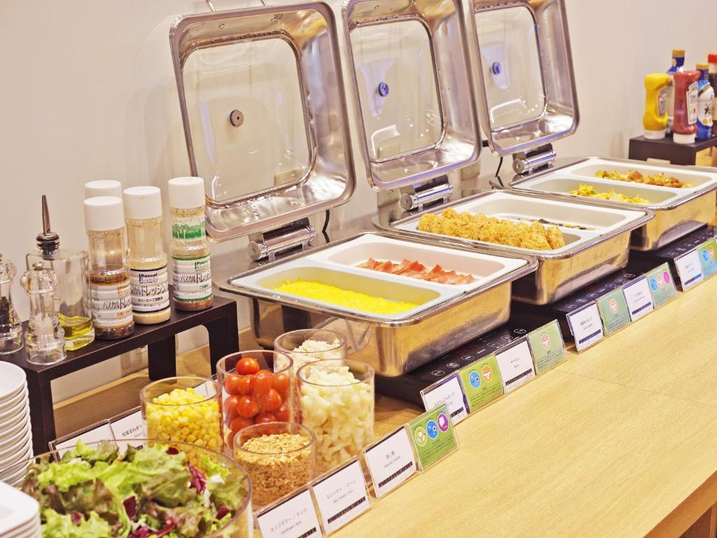 ホテルの敷地内または近くでの食事または食べ物