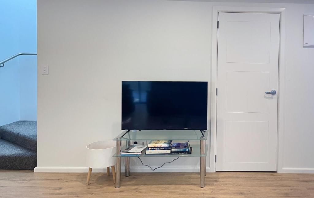 NO PARTY ALLOWED, Entire Brand New 3 bedroom townhouse, free unlimited fibre wifi and free parking - Resim 11