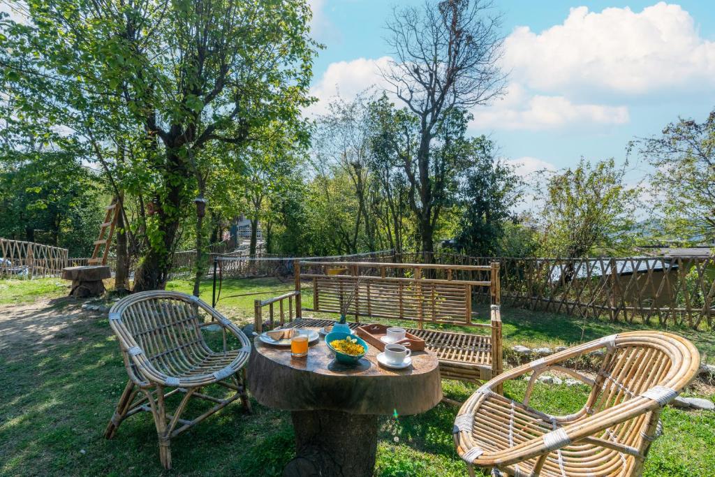 Zahrada ubytování The Himaal, Bir - Boutique Homestay