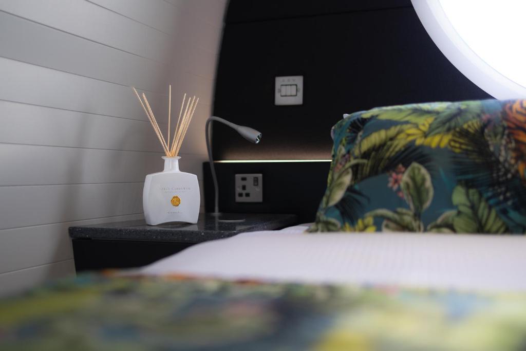 Postel nebo postele na pokoji v ubytování Endrick Escape - Luxury Glamping