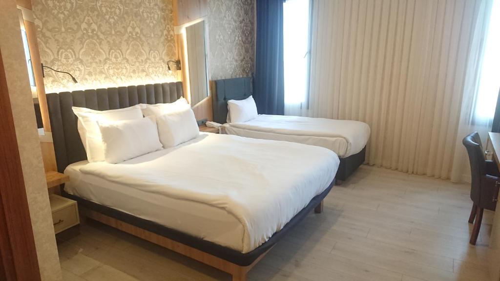 Postel nebo postele na pokoji v ubytování Isnova Hotel Airport