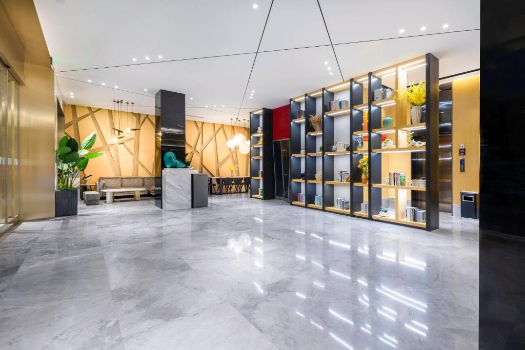 a lobby with a large room with bookshelves at Tuke China Hotel -Wenzhou South Bus Terminal in Wenzhou