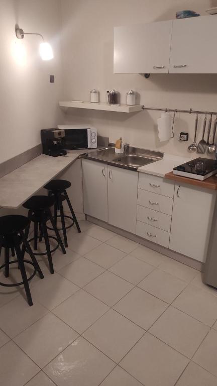 Kuchyň nebo kuchyňský kout v ubytování MONOLOCALE ESTENSI