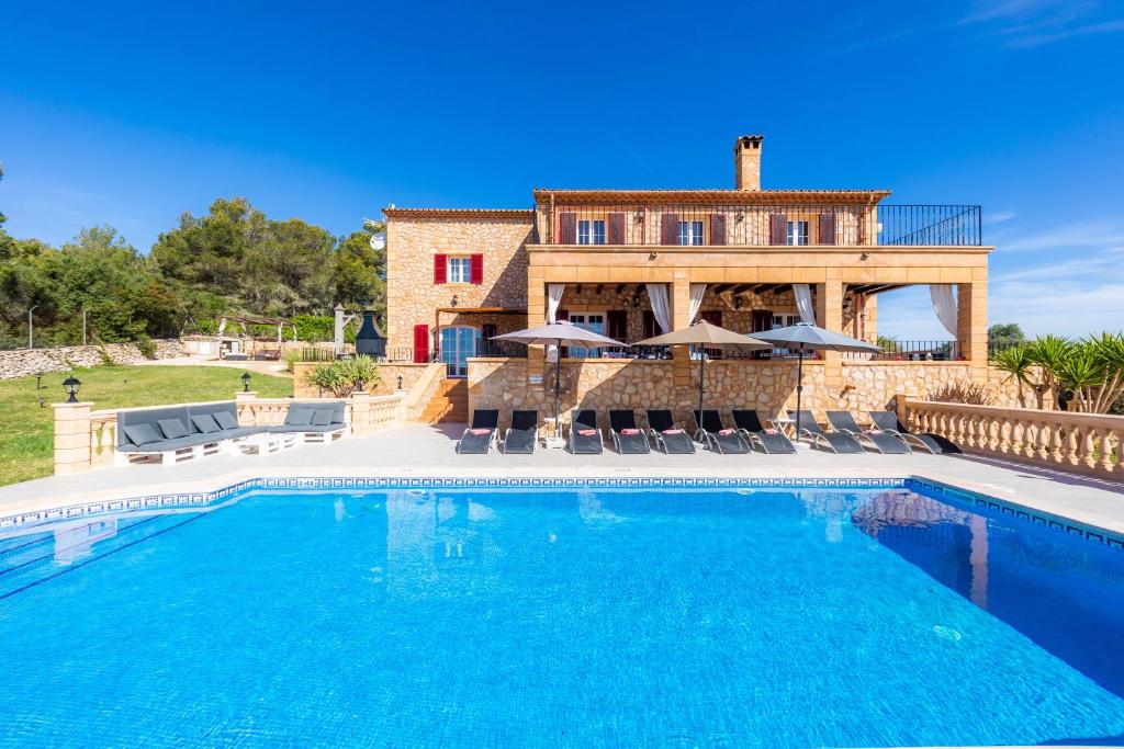 The swimming pool at or close to Maria