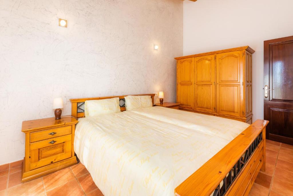 A bed or beds in a room at Maria