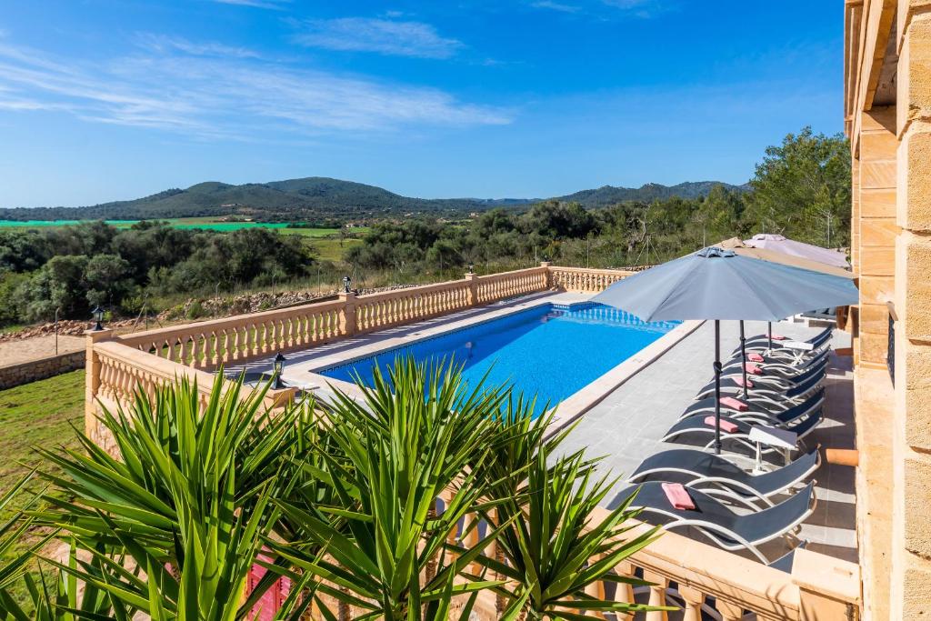 The swimming pool at or close to Maria