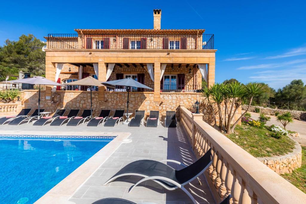 The swimming pool at or close to Maria