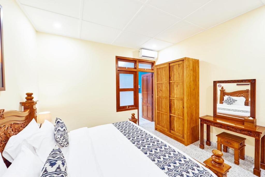 Postel nebo postele na pokoji v ubytování Tirtodipuran Hotel by Natts Hospitality Indonesia