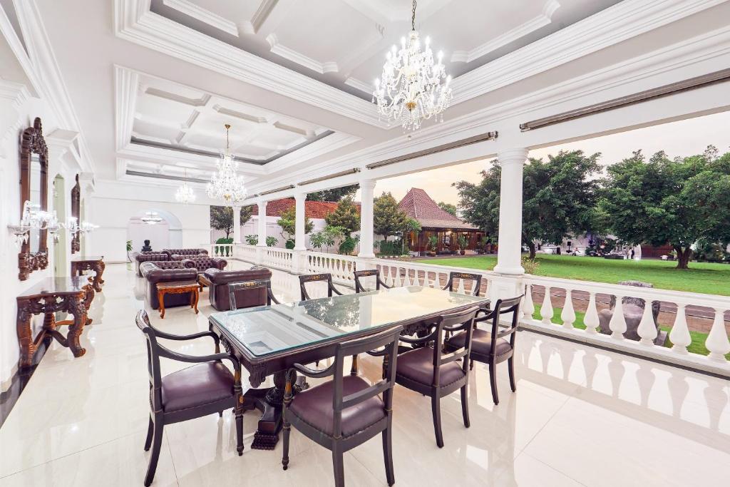 Restaurace v ubytování Tirtodipuran Hotel by Natts Hospitality Indonesia