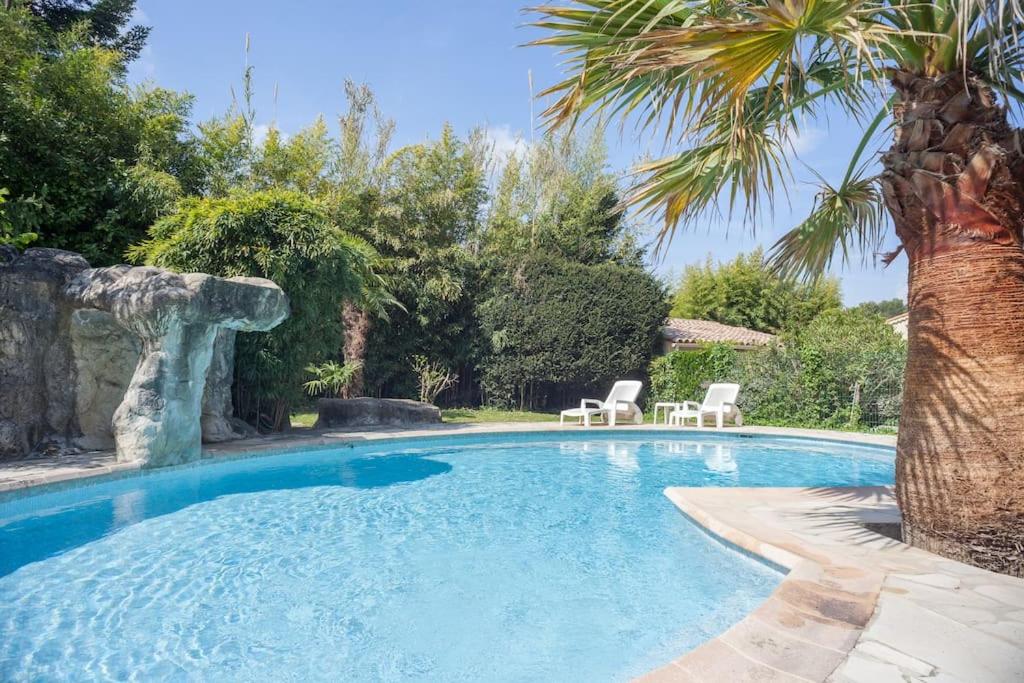 Fotografia z galérie ubytovania Villa climatisée, piscine privée, cuisine d'été v destinácii Roquefort Les Pins