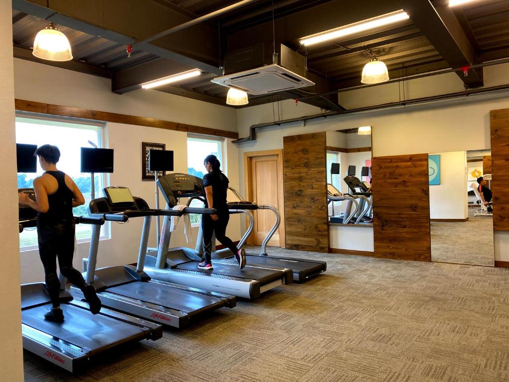 Fitness centrum a/nebo fitness zařízení v ubytování Bangi Resort Hotel