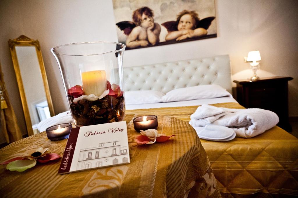 Postel nebo postele na pokoji v ubytování Palazzo Volta Boutique Luxury B&B